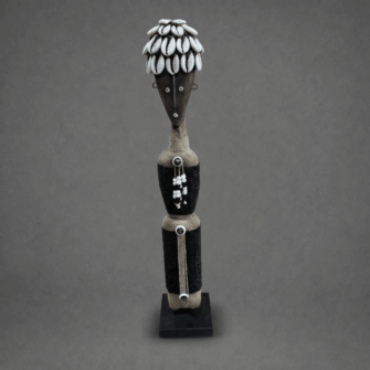 Namji Puppe mit Kaurimuschel-Haar (Kamerun) – Groß