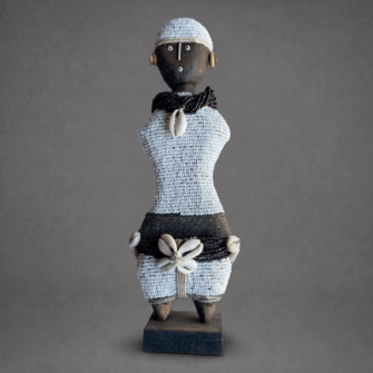 Namji Puppe - Gentleman in Weiss mit Halskette