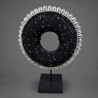 Reif bestickt mit Perlen & Kaurimuscheln – Nachtblau – (Kamerun)