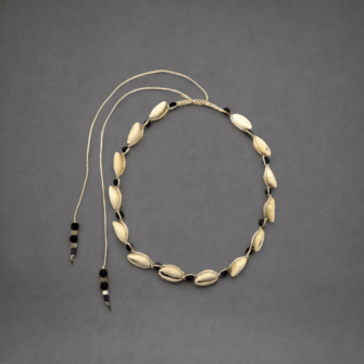 Mulberry Mongoose - Kaurischnecke, Lapislazuli & Schlangenhalskette