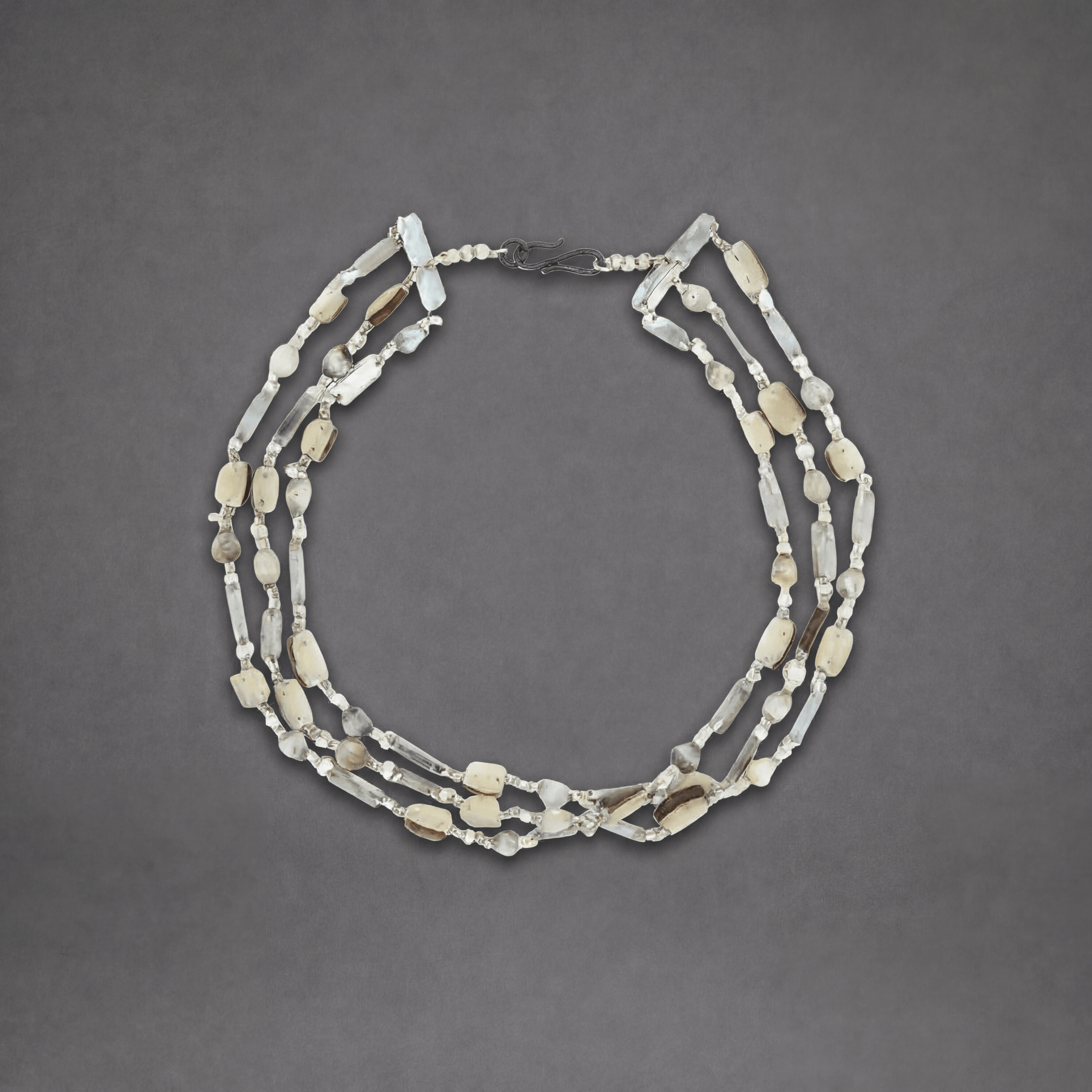 Mulberry Mongoose - Halskette aus Nashornschlingendraht & Pflanzlichem Elfenbein 1 Mulberry Mongoose - Halskette aus Nashornschlingendraht & Pflanzlichem Elfenbein