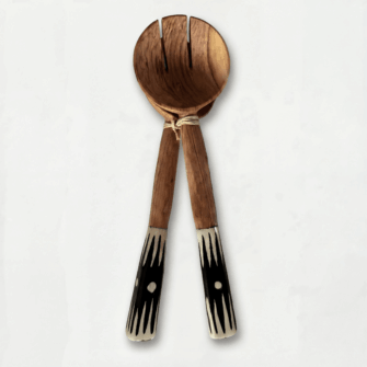 Olivenholz-Salatbesteck mit Griffen im Zickzack-Batik-Design 3 Generated with Kive.ai kive image 3 Kopie 2 2