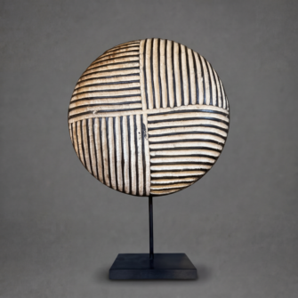 Rundschild -  Sich kreuzende Streifen - (Kamerun) geschnitzt/Holz/Metall - Small