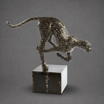 Skulptur Leopard - mit Sockel - aus Stahlmuttern