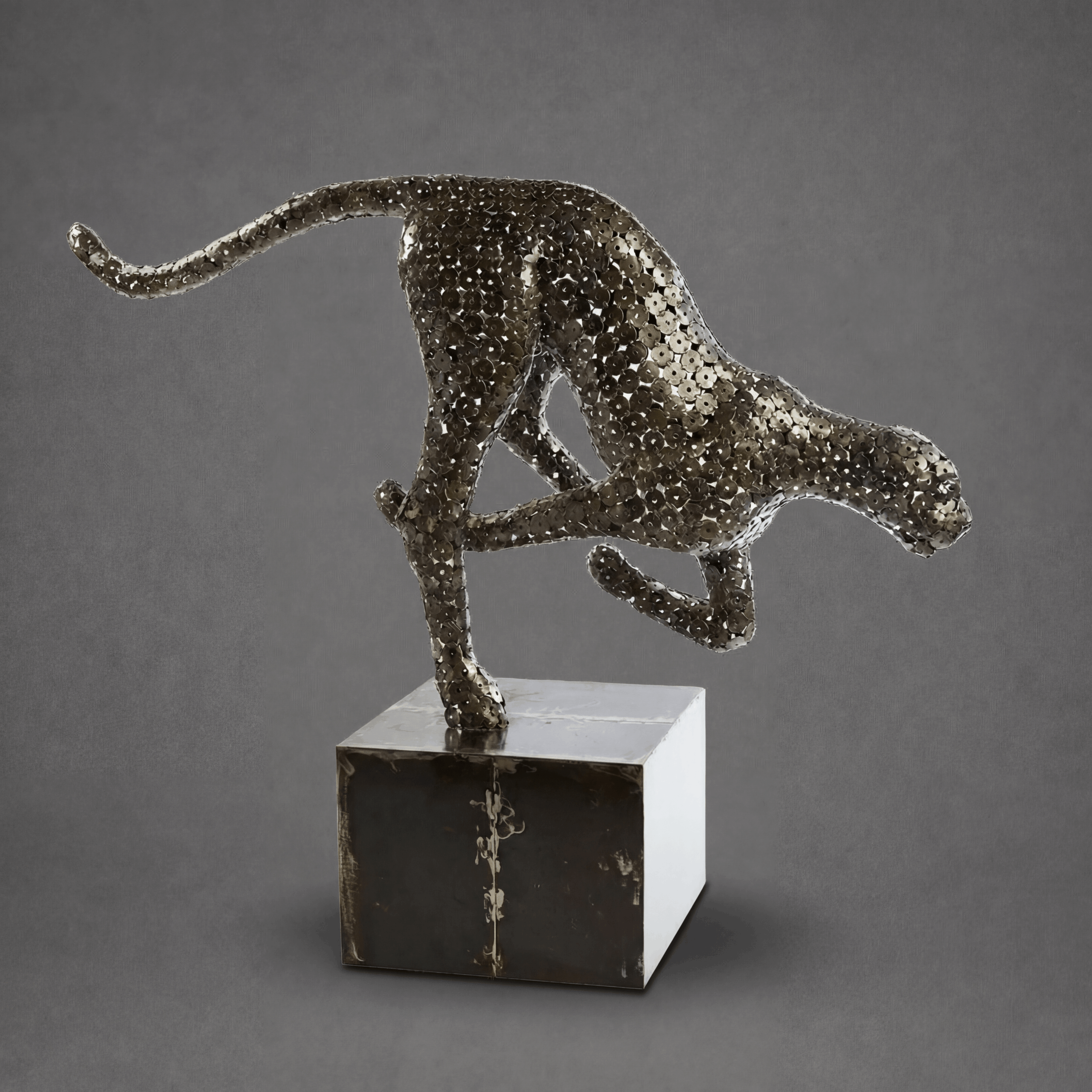 Skulptur Leopard - mit Sockel - aus Stahlmuttern 1 Skulptur Leopard - mit Sockel - aus Stahlmuttern