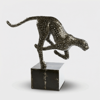 Skulptur Leopard - mit Sockel - aus Stahlmuttern 4 Generated with Kive.ai kive image Kopie 2 1