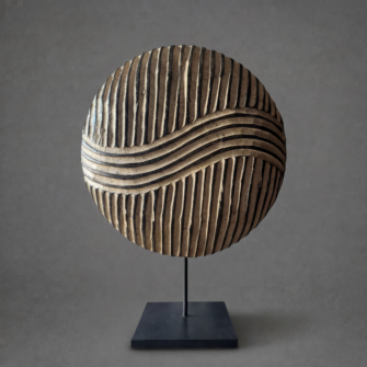 Rundschild - Wellen der Tradition - (Kamerun) geschnitzt/Holz/Metall - Small