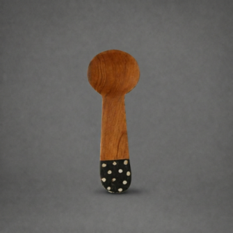 Kleine gebogene Gewürzlöffel aus Olivenholz mit Batik-Einlage 9 Generated with Kive.ai kive image Kopie compressed basic 5 1