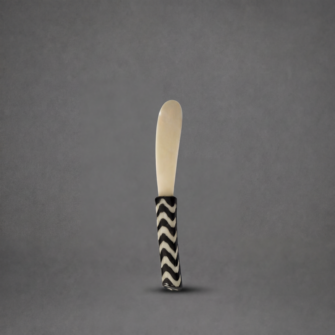 Buttermesser aus Knochen mit Batik-Design