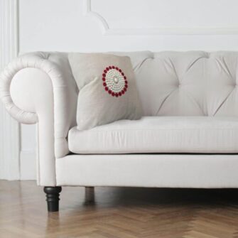 Kissenbezug mit Perlen bestickt - Beige mit rotem Ornament 5 Sale 745314070126 510x510 1