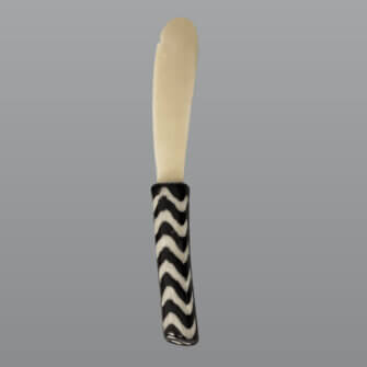 Buttermesser aus Knochen mit Batik-Design 11 Buttermesser aus Knochen mit Batik-Design – Bild 5