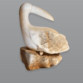 Alternative view of Steinskulptur „Pelikan Mutter“ – Dolomitstein