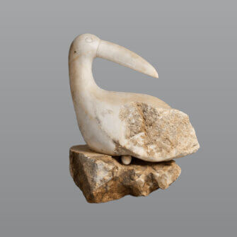 Steinskulptur „Pelikan Mutter“ – Aus seltenem Dolomitstein aus Zimbabwe – Naturstein