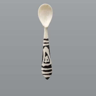 Joghurt- und Eierlöffel aus Knochen mit Batik-Design 11 Joghurt- und Eierlöffel aus Knochen mit Batik-Design – Detailansicht